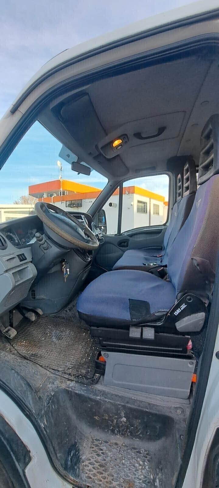 IVECO DAILY CON POSTI E CASSONE