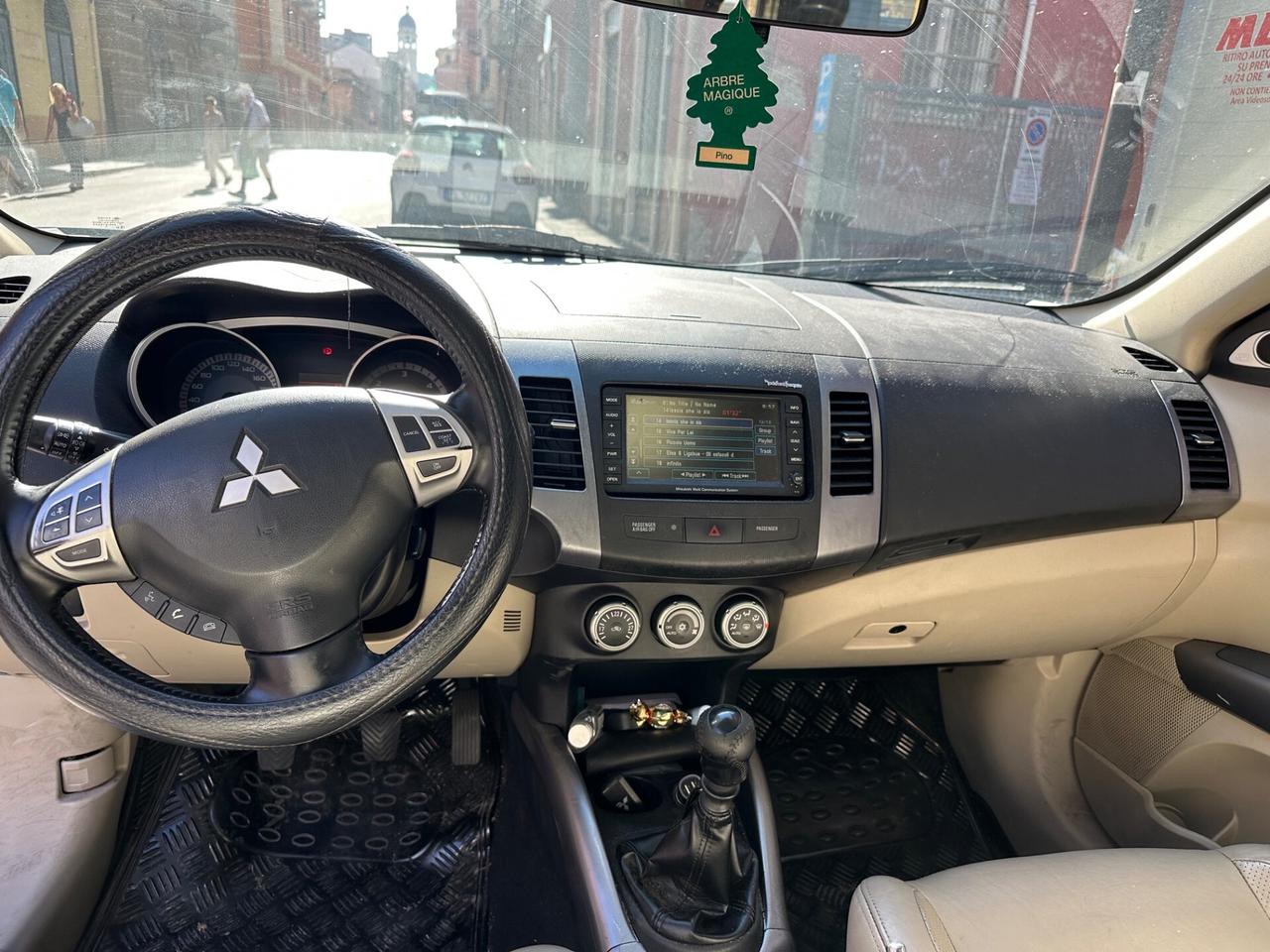 Mitsubishi Outlander 2.2 DI-D Instyle 7 p.ti DPF