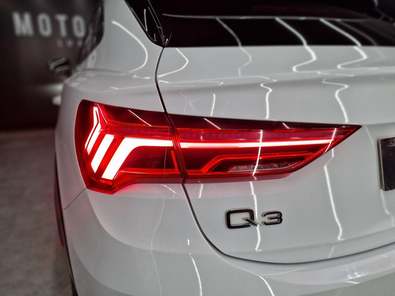 Audi Q3 SPB 35 TDI S tronic line edition 2.0 150CV Identity Black