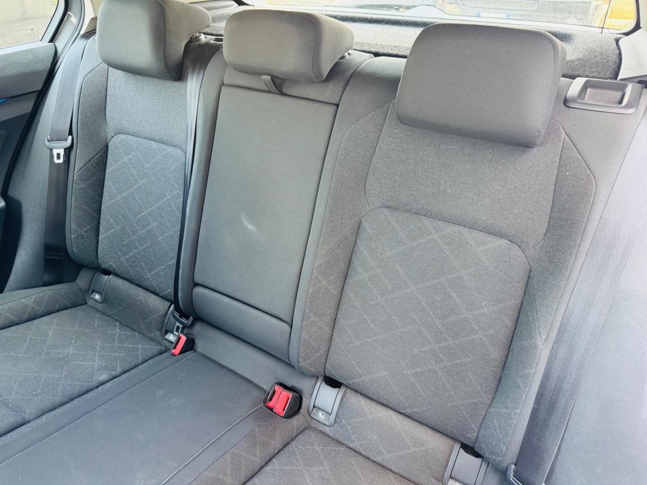 Volkswagen Golf 2.0 TDI 150 CV DSG SCR R-Line