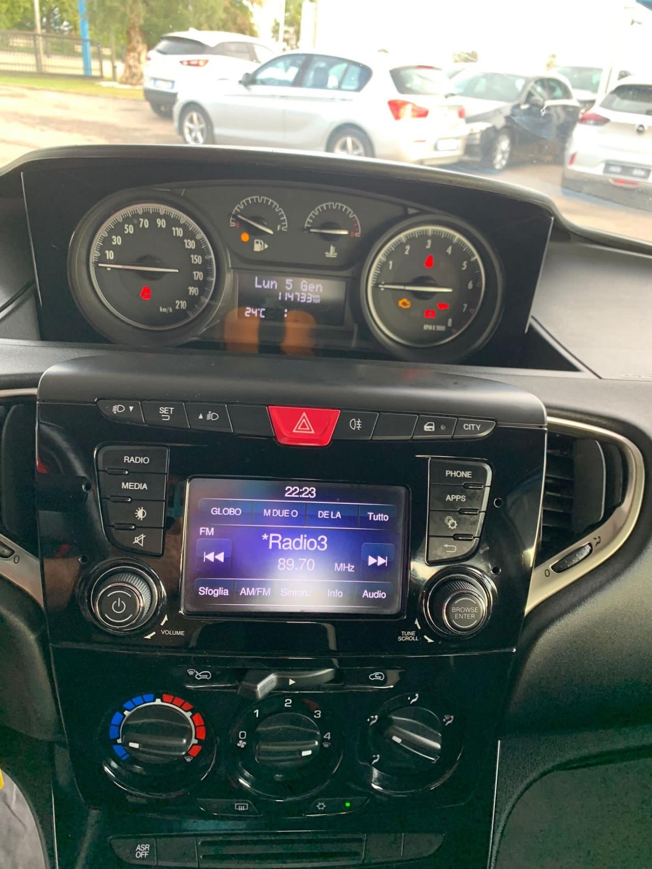 Lancia Ypsilon 1.2 69 CV 5 porte Gold stupenda 5 posti