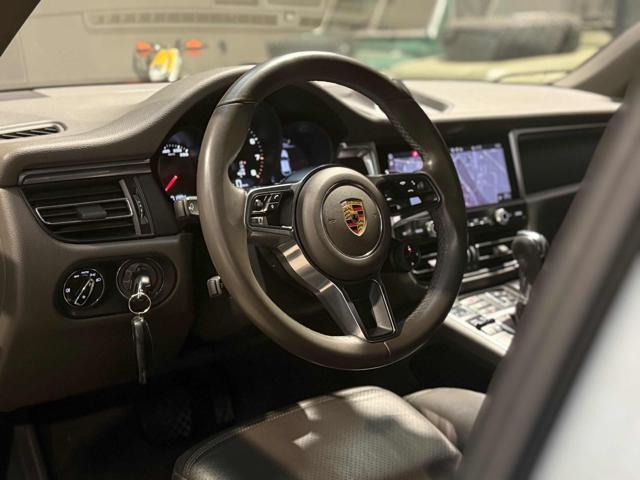 PORSCHE Macan 2.0