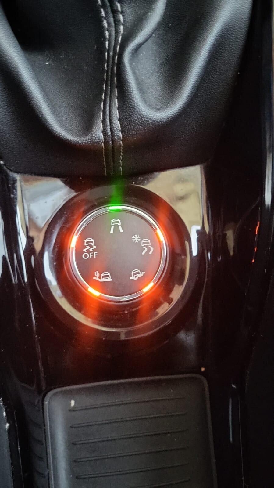 PEUGEOT 2008 1,6 HDI-TETTO PANOR-NAVI-3 REVISIONI
