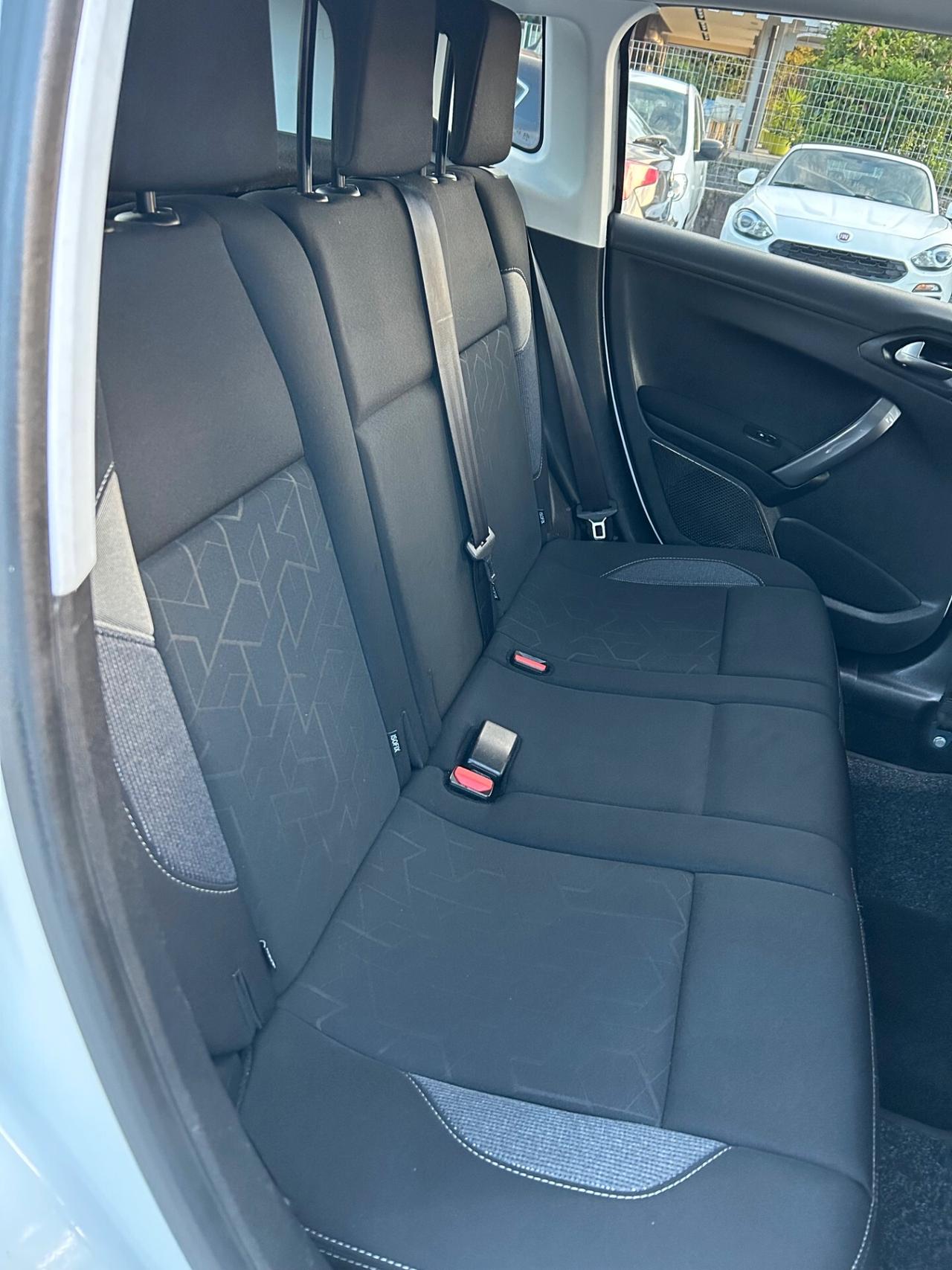 Peugeot 2008 1.6 HDi 75cv - NEOPATENTATI