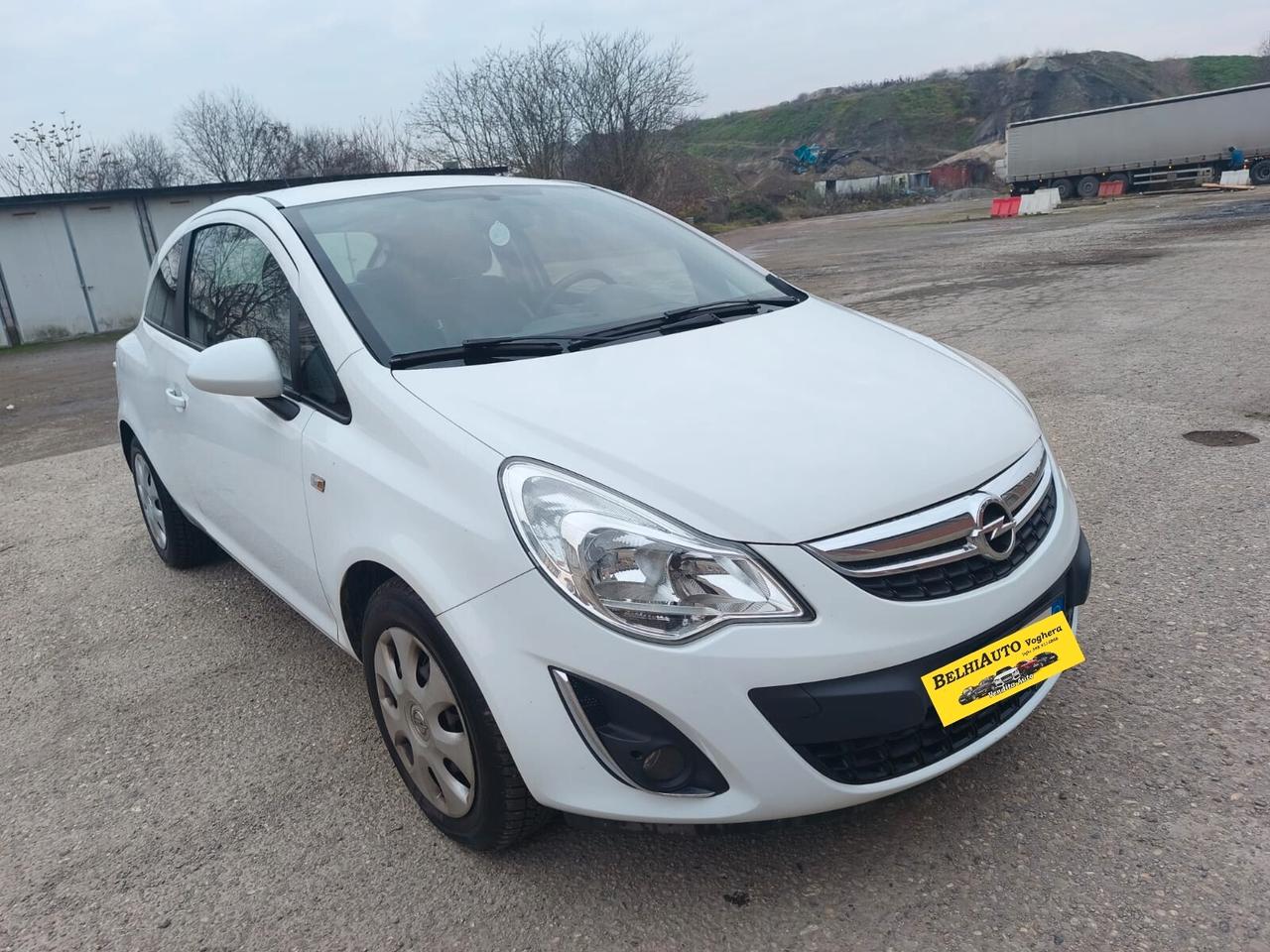 Opel Corsa 2012---1.0 Benzina Neopatentati