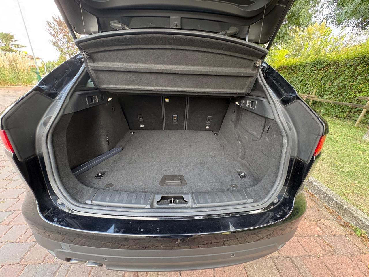 Jaguar F-Pace 2.0 D 180 CV AWD aut. Portfolio