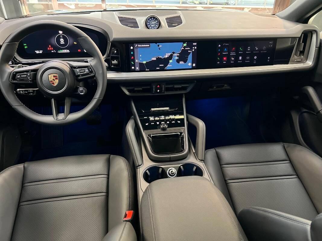 Porsche Cayenne Coupe Coupe e-hybrid Face lift 2024 auto nuova