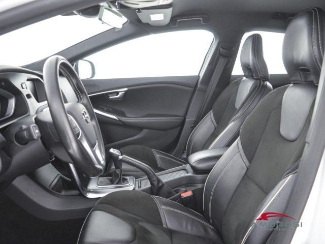 VOLVO V40 D2 R-design