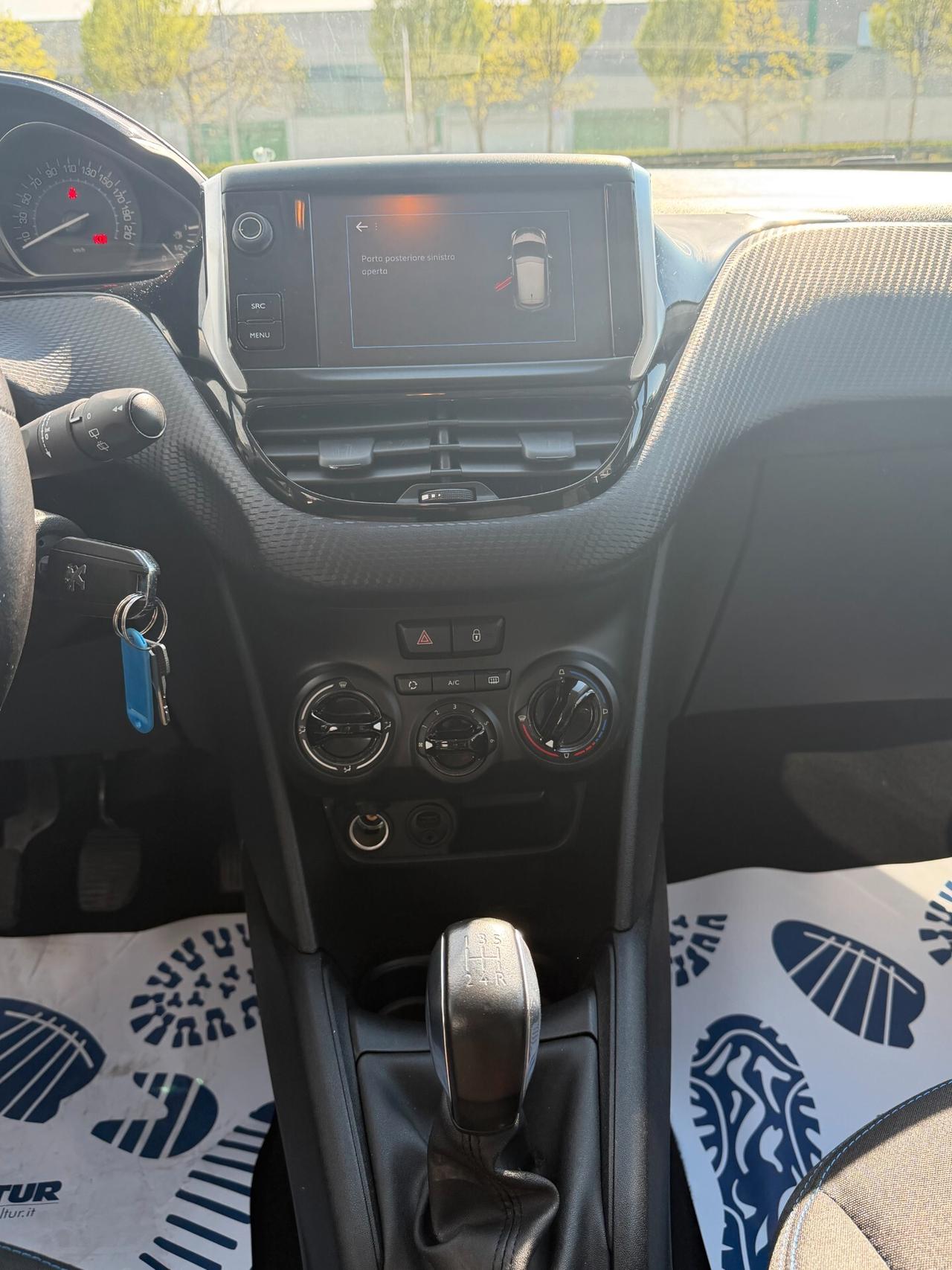 Peugeot 208 1.2 benzina Neopatentati