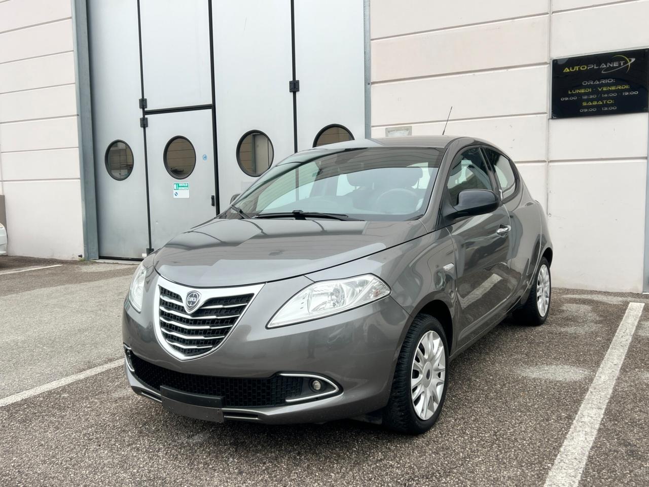 Lancia Ypsilon 1.2 69 CV 5 porte S&S Platinum