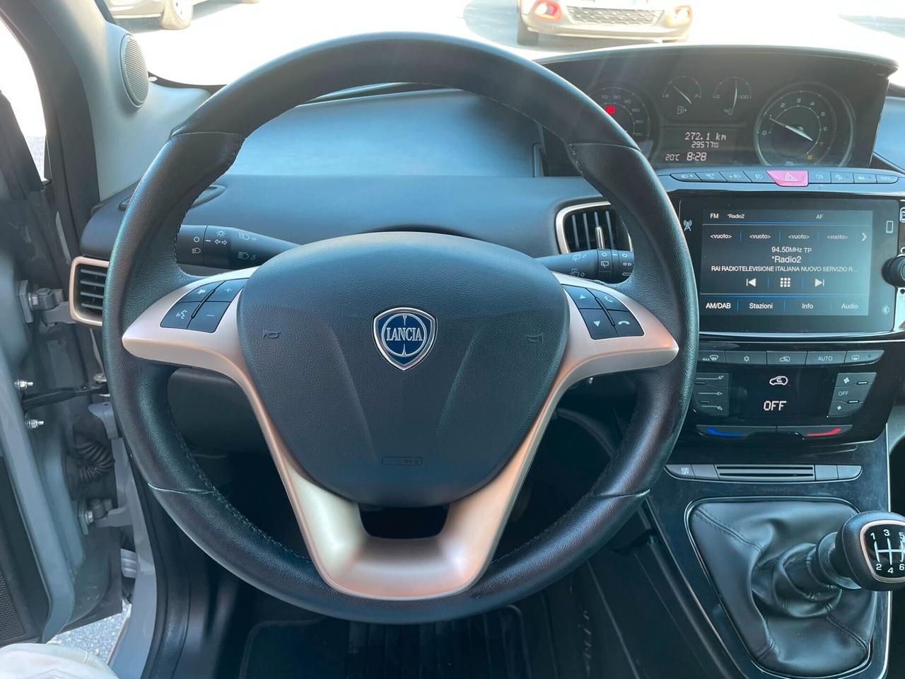LANCIA YPSILON 1.0HYBRID ALBERTA FERRETTI 70cv