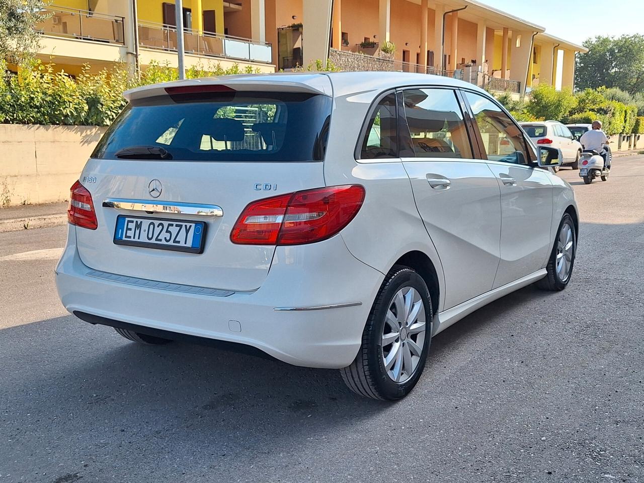 Mercedes-benz B 180 CDI BlueEFFICIENCY Executive NAVI TEL RETROCAMERA