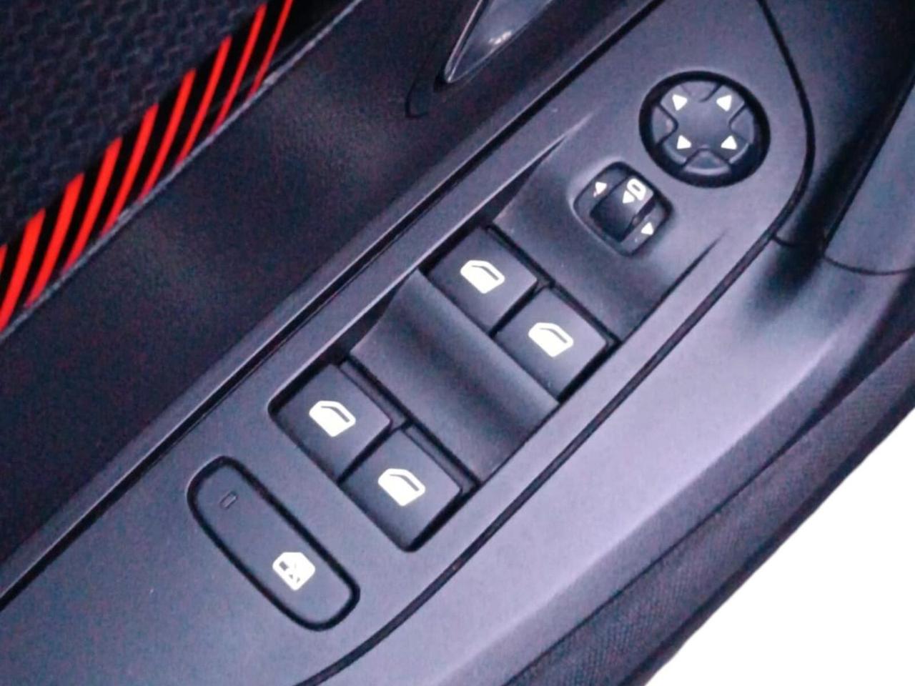 Peugeot 2008 PureTech 130 S&S EAT8 Active Pack