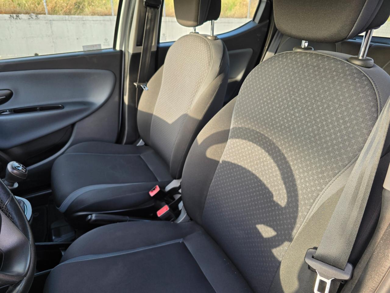 Lancia Ypsilon 0.9 TwinAir 85 CV 5 porte Metano Ecochic Platinum