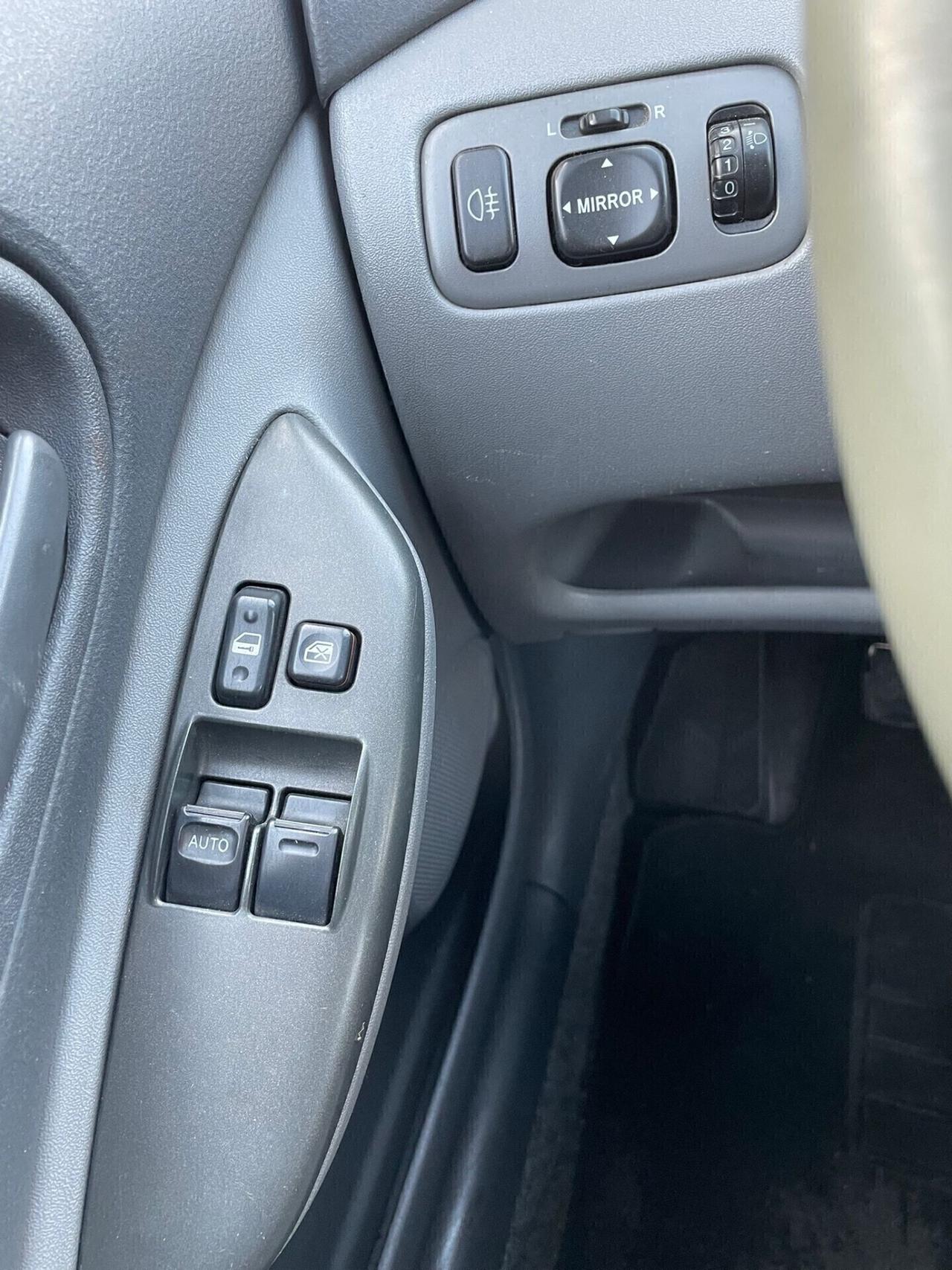 Toyota Yaris 1.0i 16V cat 5 porte Sol OK NEOP.