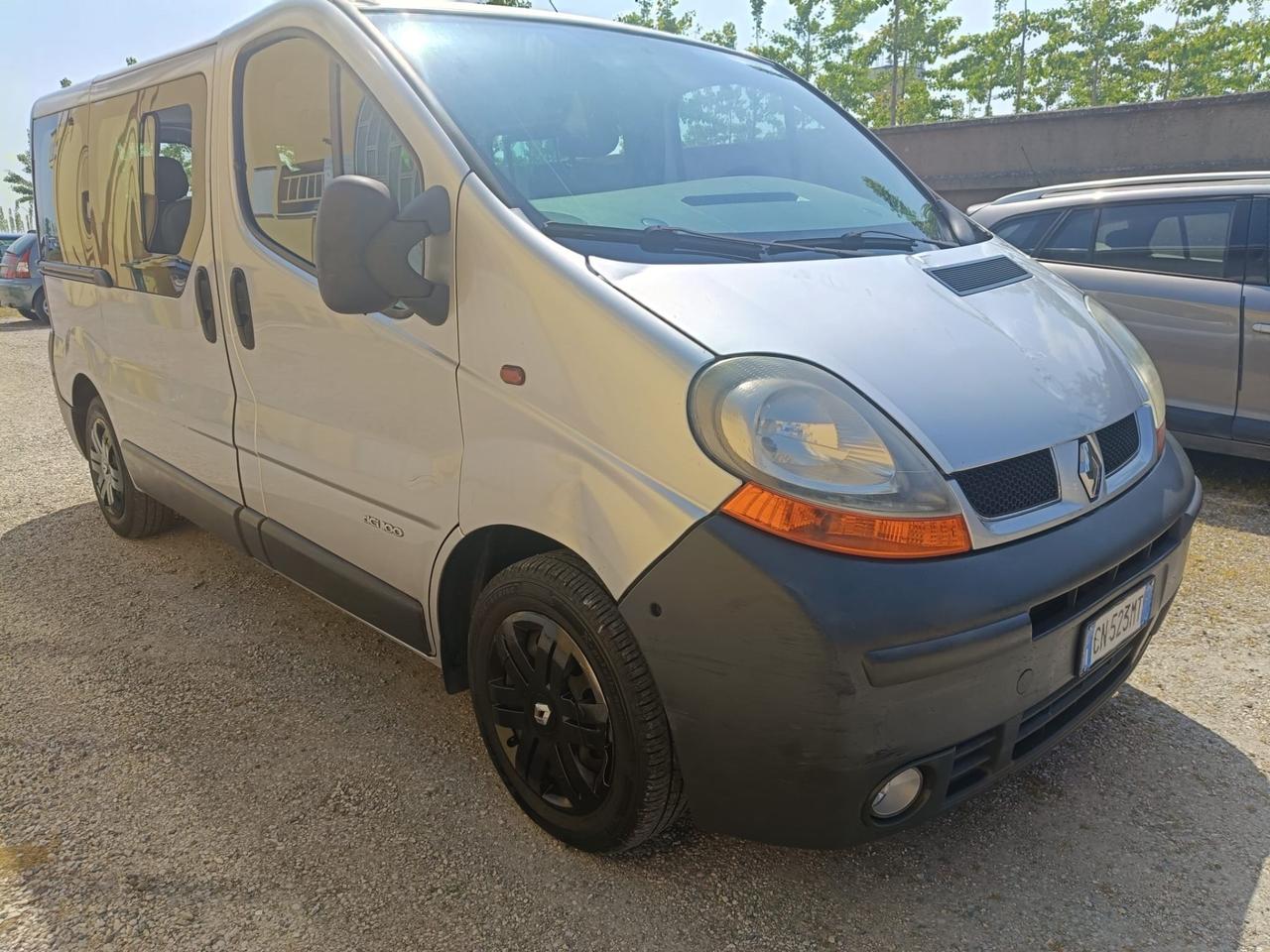Renault TRAFIC 9 posti