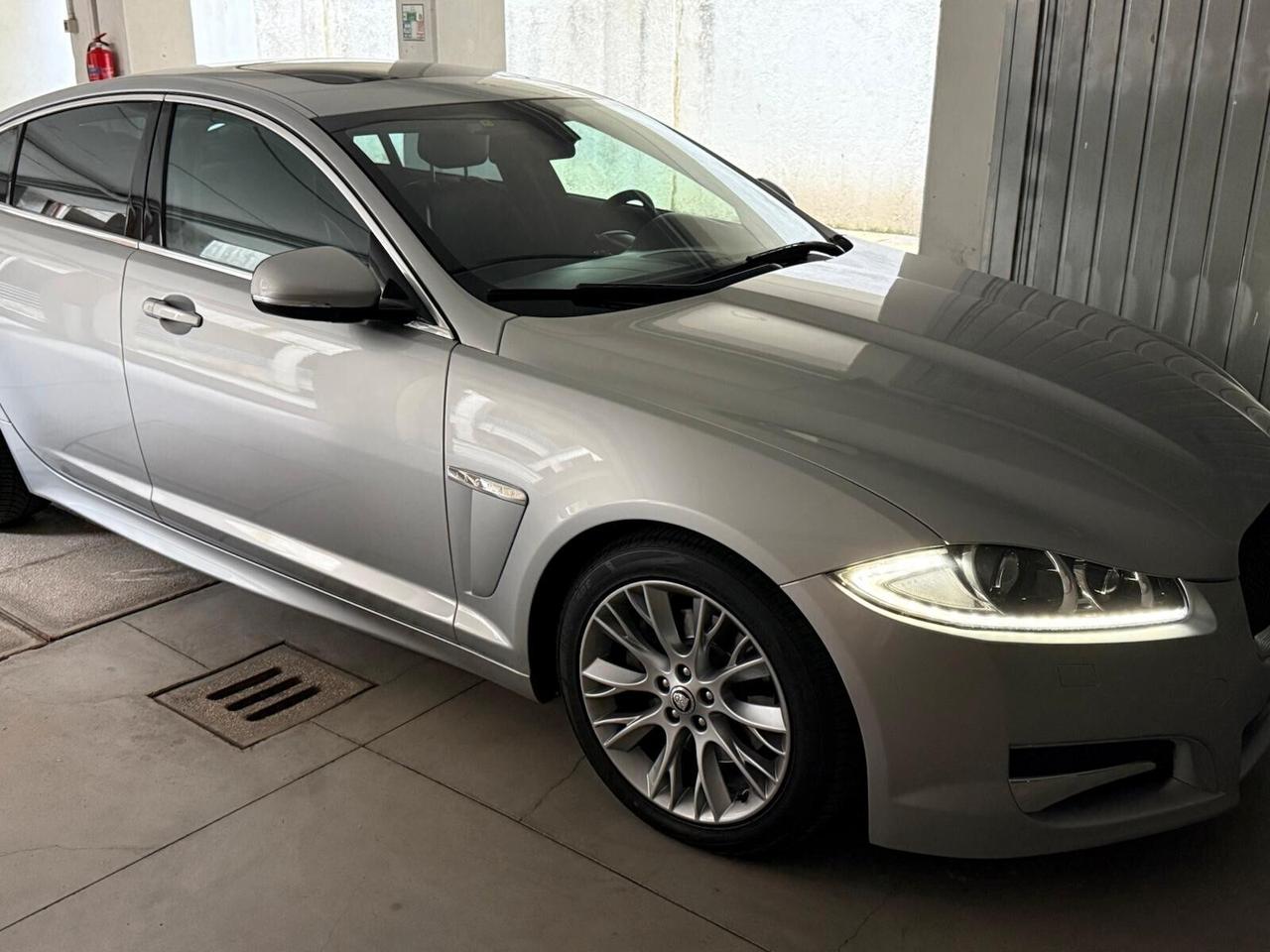 Jaguar XF 2.2 D 190 CV Impeccabile, finanziabile, pacchetto R design