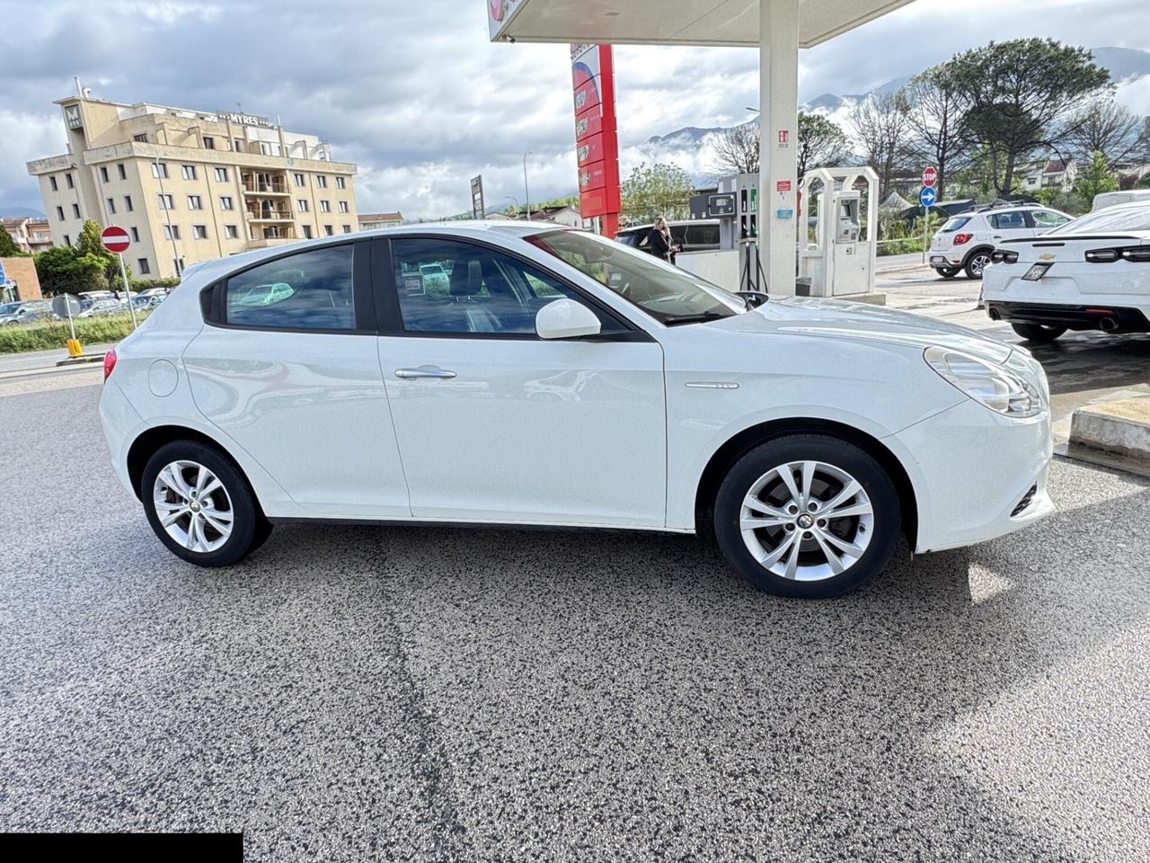 ALFA ROMEO GIULIETTA 1.6 SPORT INTERNI IN PELLE