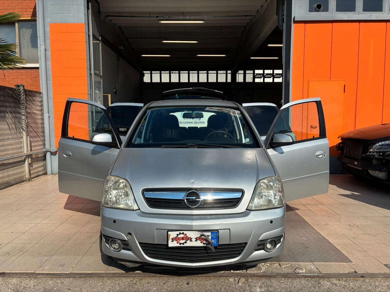 Opel Meriva 1.4 16V Cosmo adatto a neopatentati