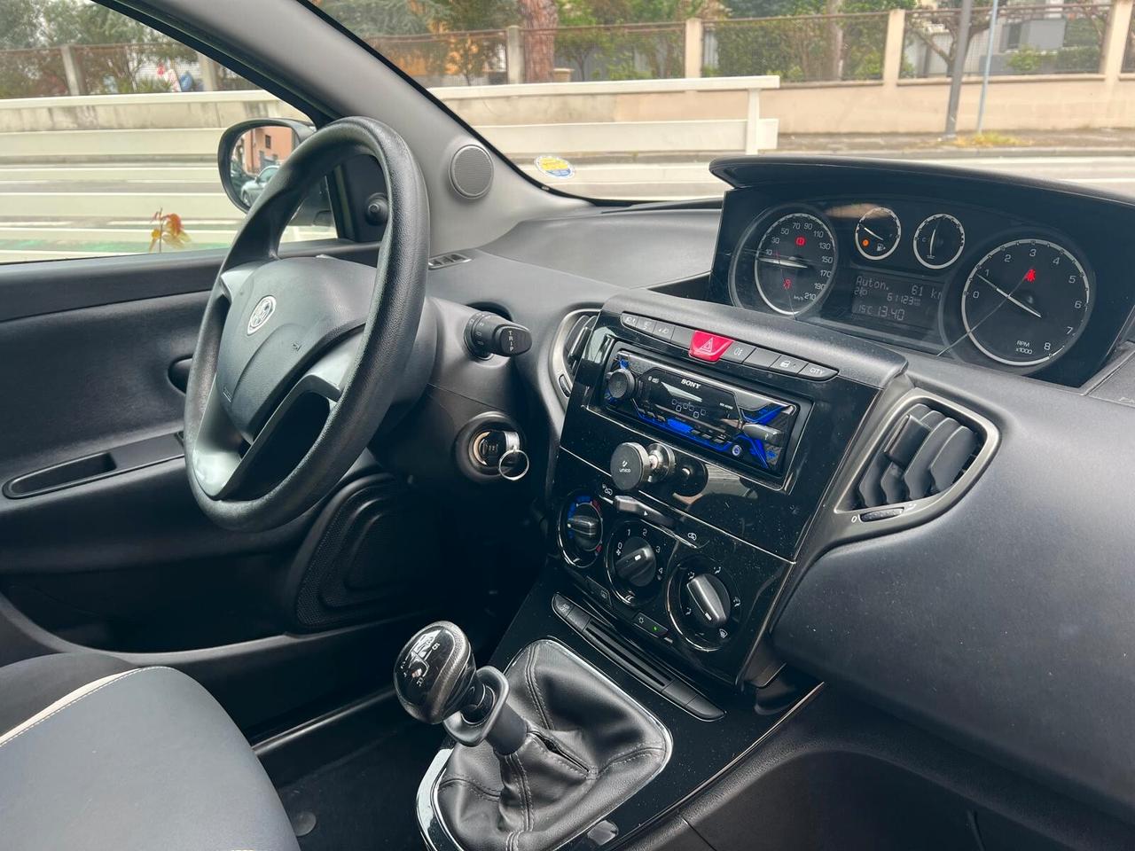 LANCIA YPSILON 1.2 69cv 5p SILVER NEOPATENTATI