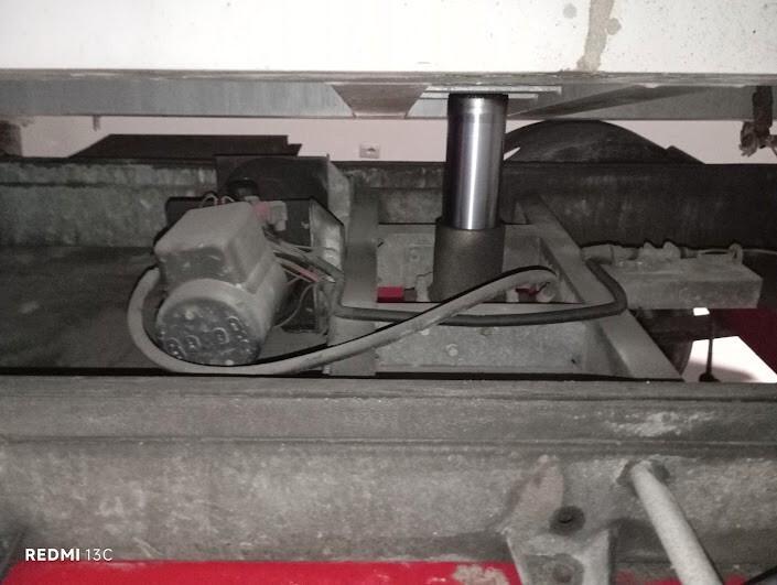 FORD TRANSIT RIBALTABILE TRILATERALE GEMMELLATO DEL 2005 IVA