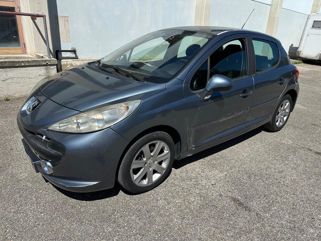 Peugeot 207 1.6 HDi 110CV neopatentati