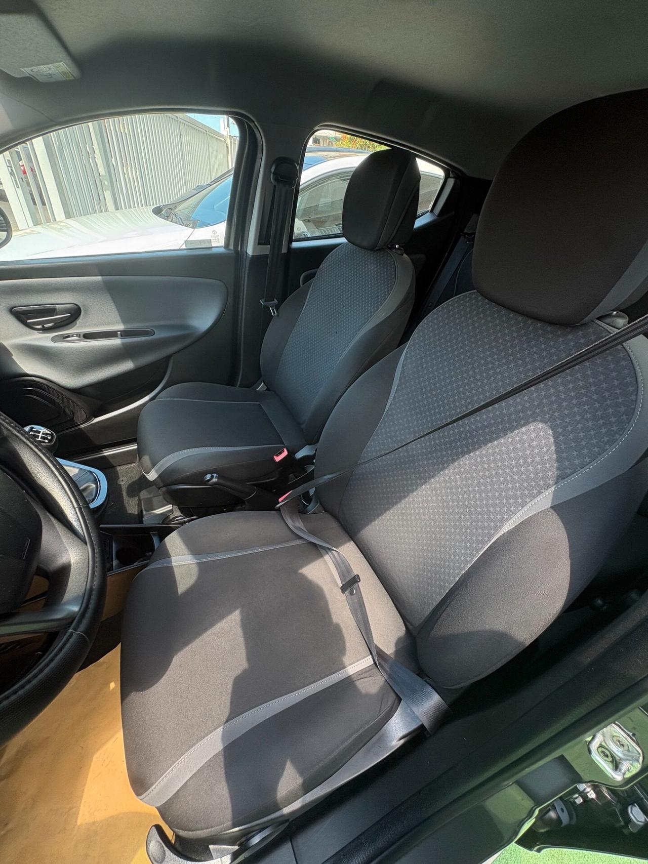Lancia Ypsilon 1.2 69 CV 5 porte Silver