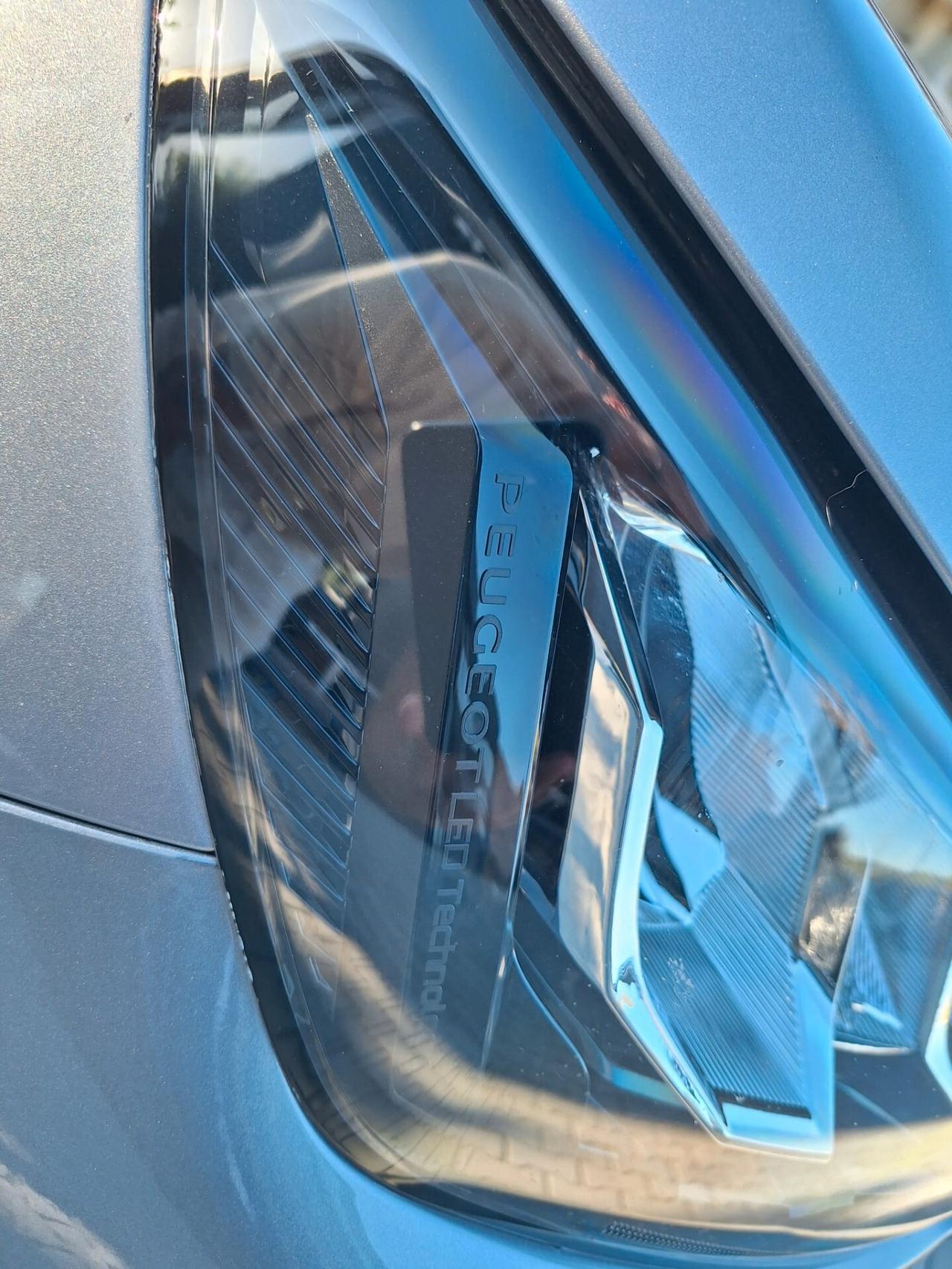 Peugeot 2008 1.5 tdi 102cv Allestimento Allure - X Neopatentati - Unico Proprietario - Iva Esposta