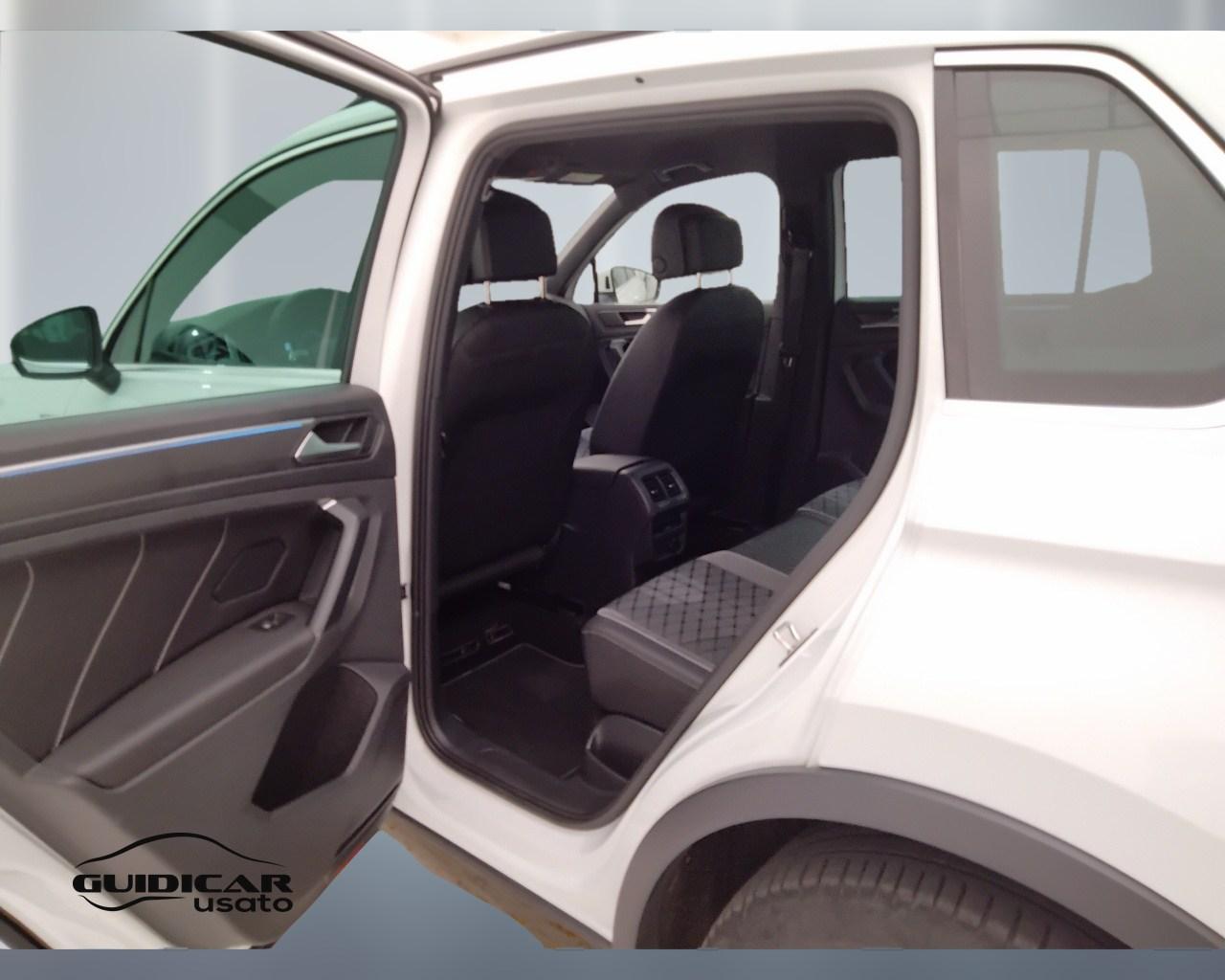 VOLKSWAGEN Tiguan II 2021 - Tiguan 1.5 tsi R-Line 150cv dsg