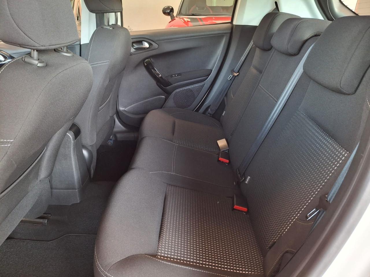 Peugeot 208 *5p 1.2 *NEOPATENTATI*TAGLIANDI CERTIFICATI