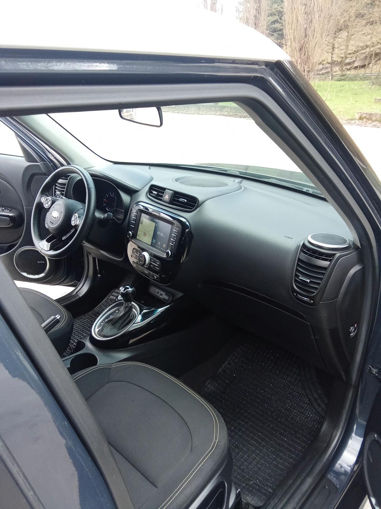 Kia Soul 1.6 CRDi automatico 014