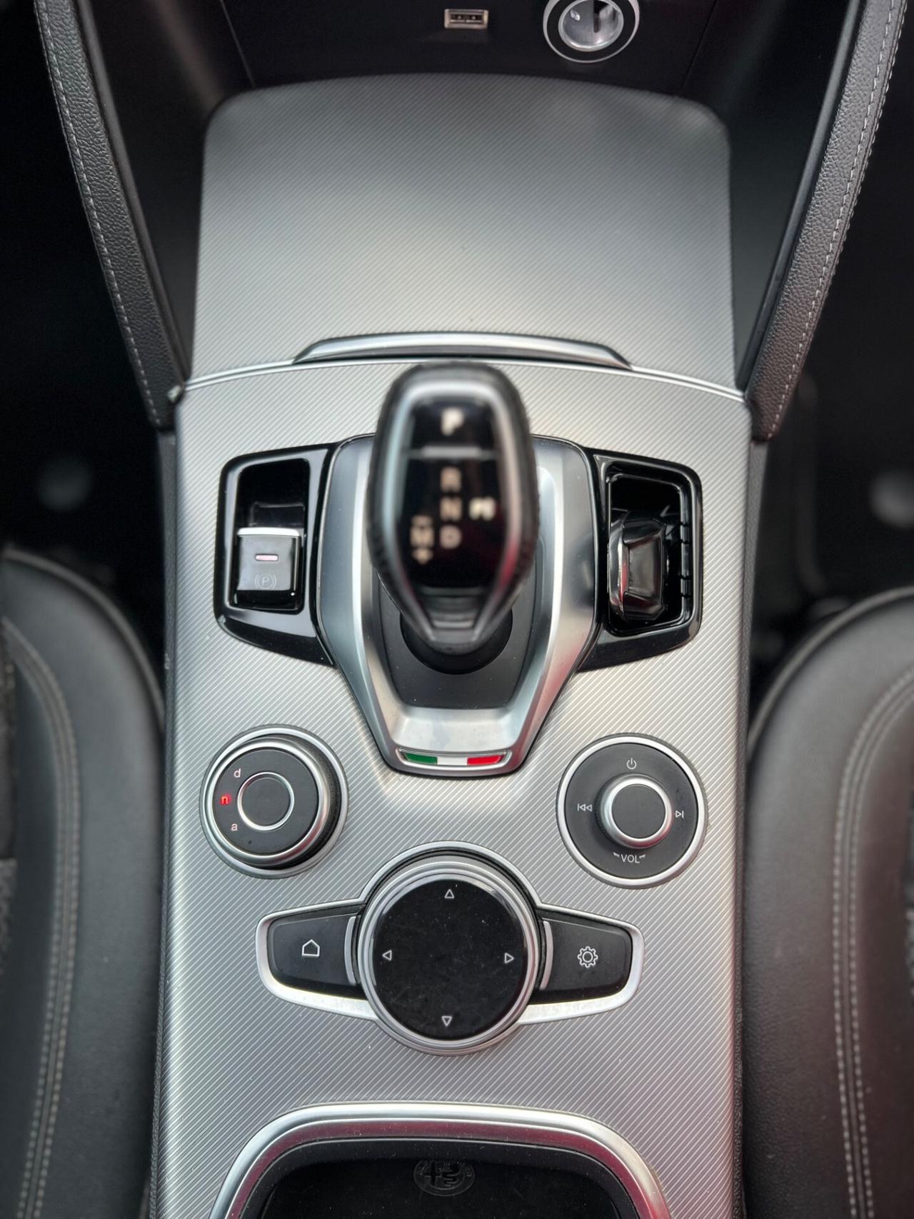 Alfa Romeo Stelvio 190 CV Q4 Motore Rumoroso