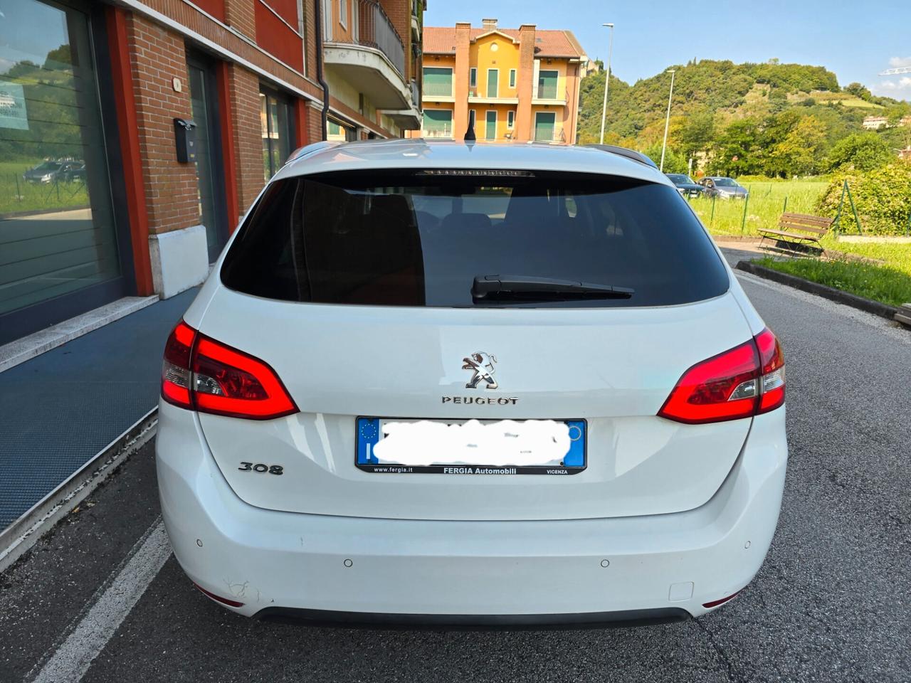 Peugeot 308 BlueHDi 120 S&S EAT6 SW Allure
