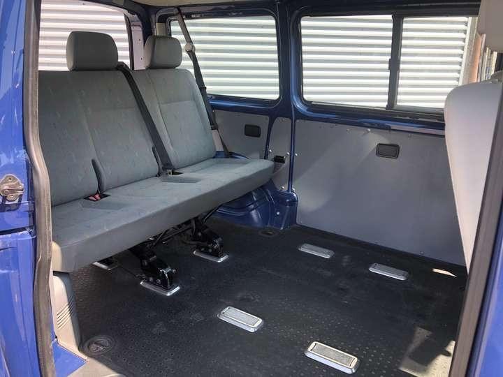 VOLKSWAGEN TRANSPORTER CARAVELLE