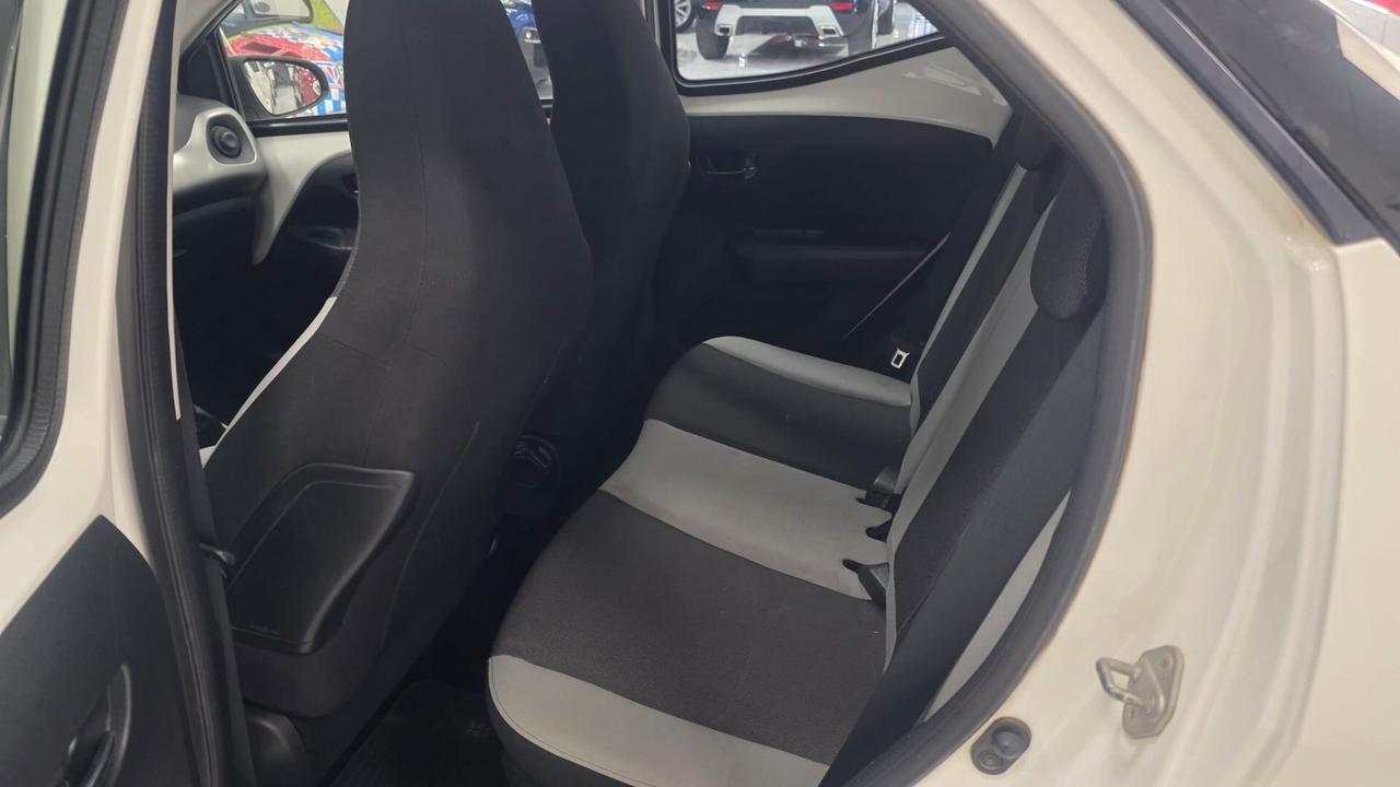 Toyota Aygo 1.0 VVT-i 69 CV 5 porte x-cool