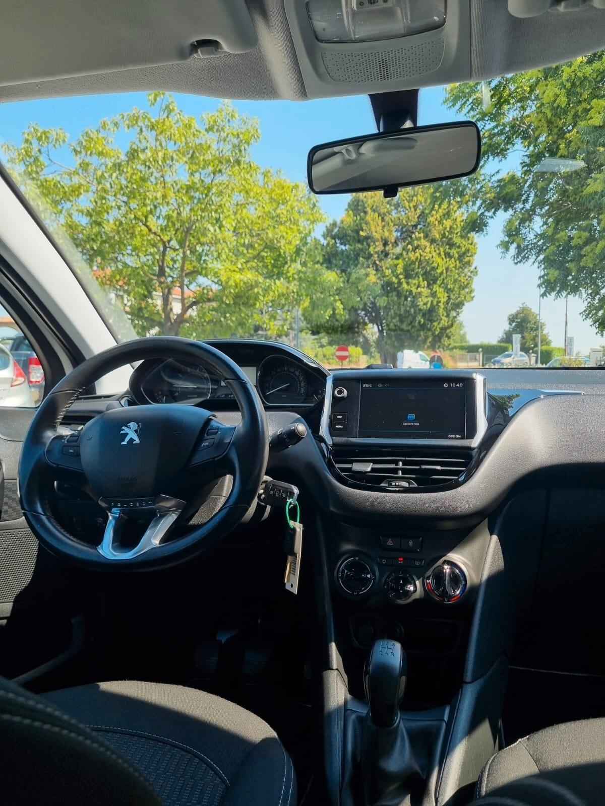 Peugeot 208 PureTech 82 5p. GPL Allure