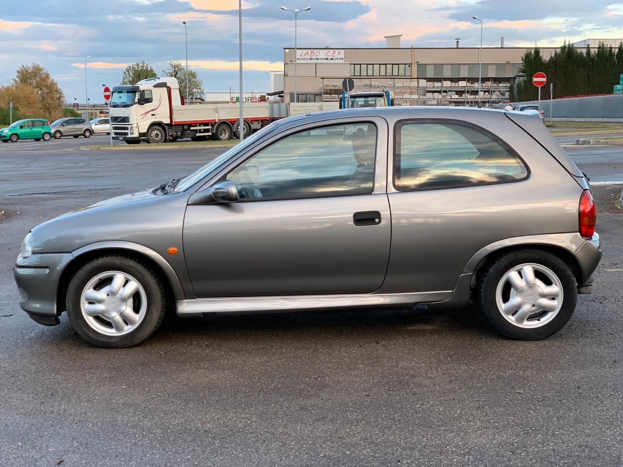 Opel Corsa 1.6 16V cat 3 porte GSi