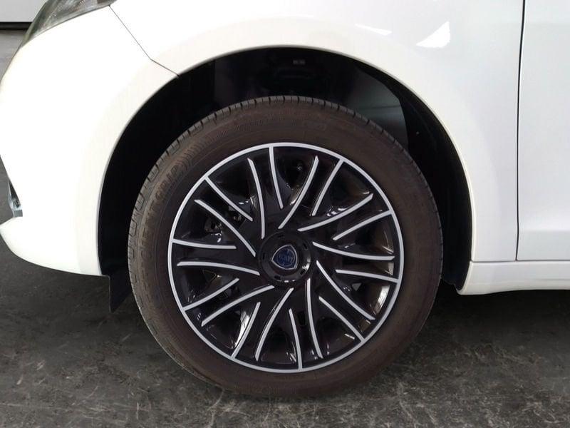 Lancia Ypsilon 1.0 firefly hybrid Gold s&s 70cv