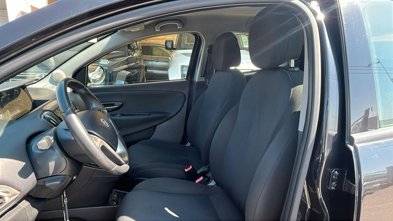 Lancia Ypsilon 1.2 69 CV 5 porte Gold