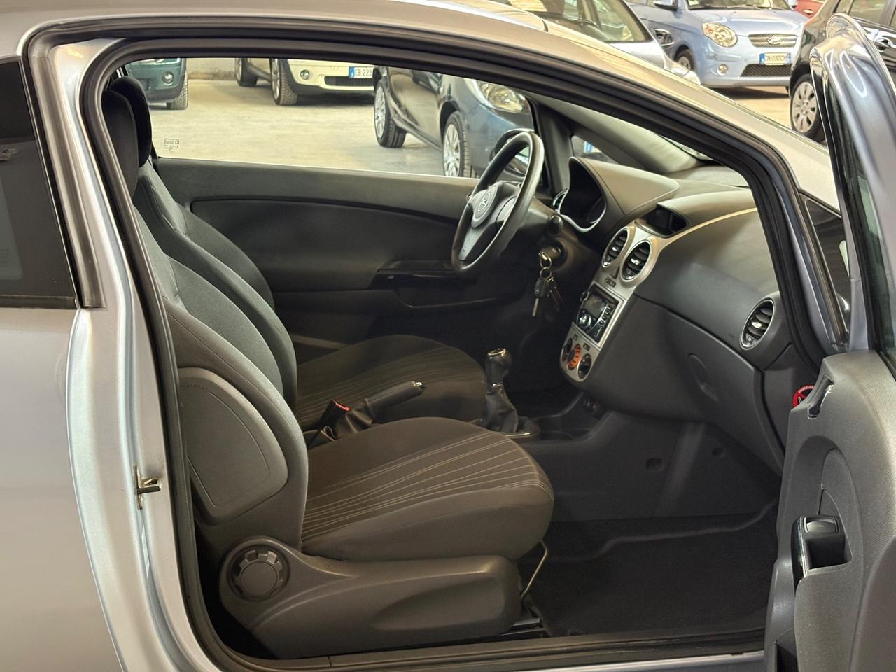 Opel Corsa 1.2 3 porte Sport