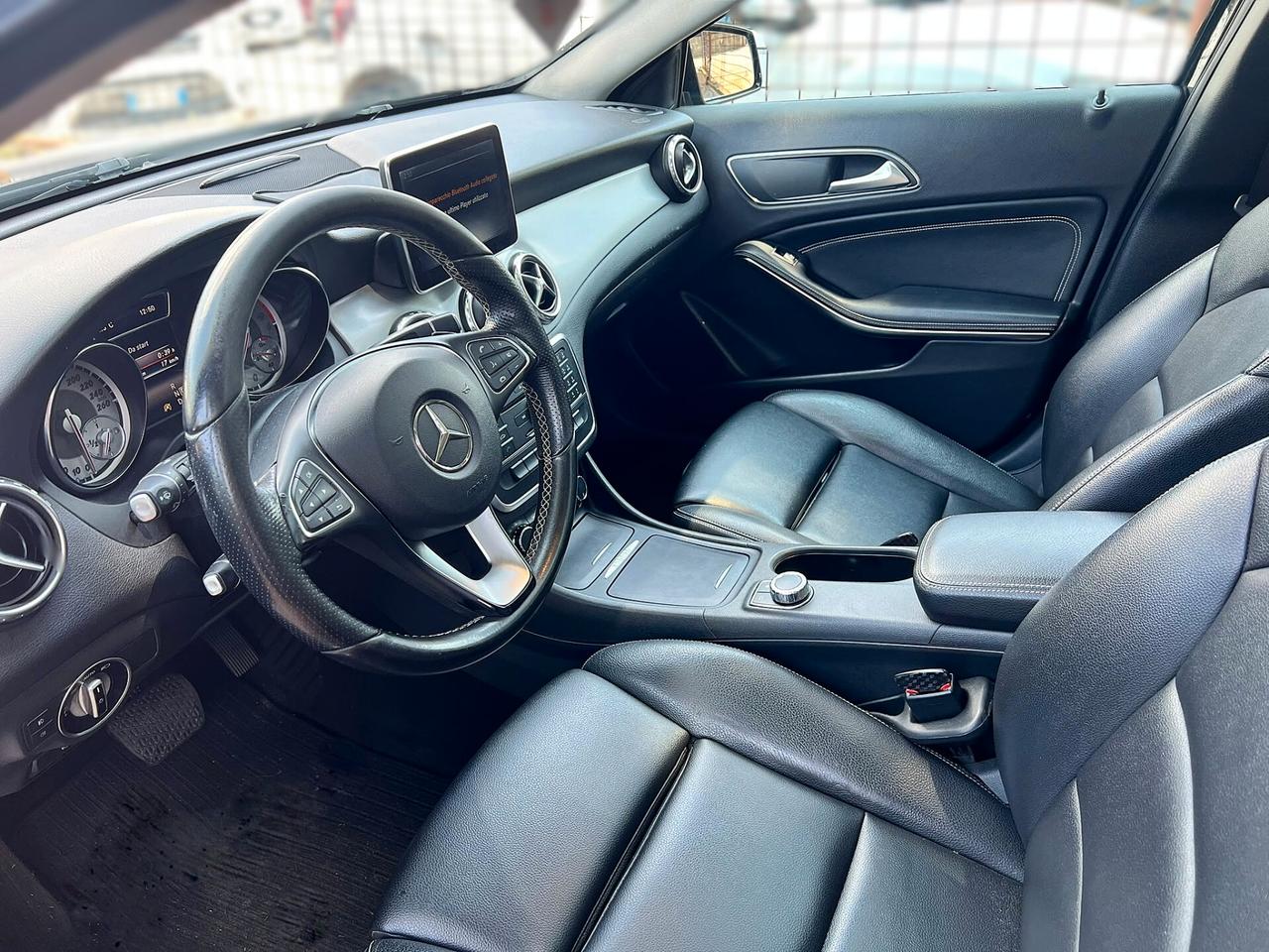 MERCEDES-BENZ GLA 180 d Automatic Premium - 2016