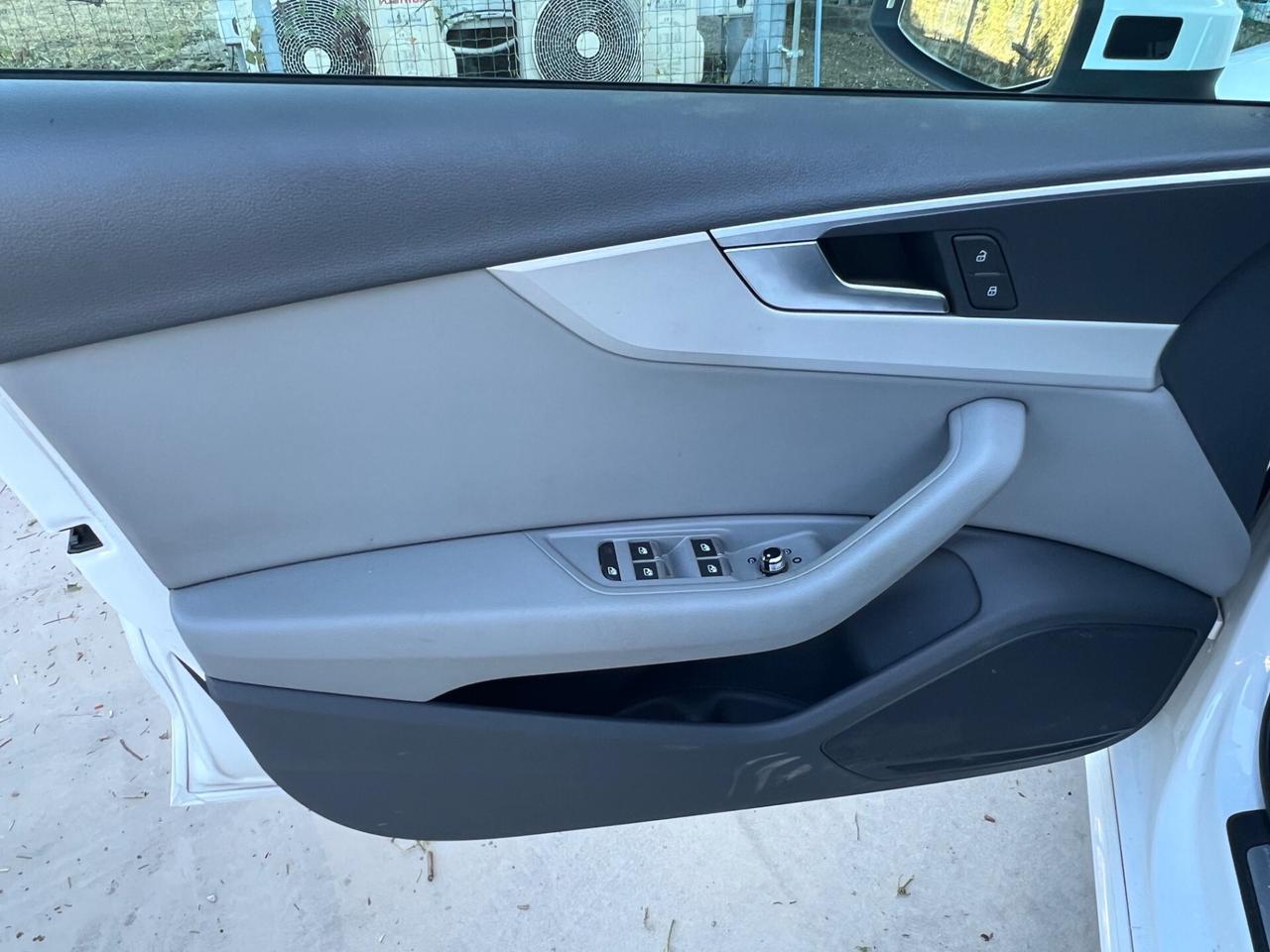 Audi A4 Avant 40 TDI S tronic Business Advanced