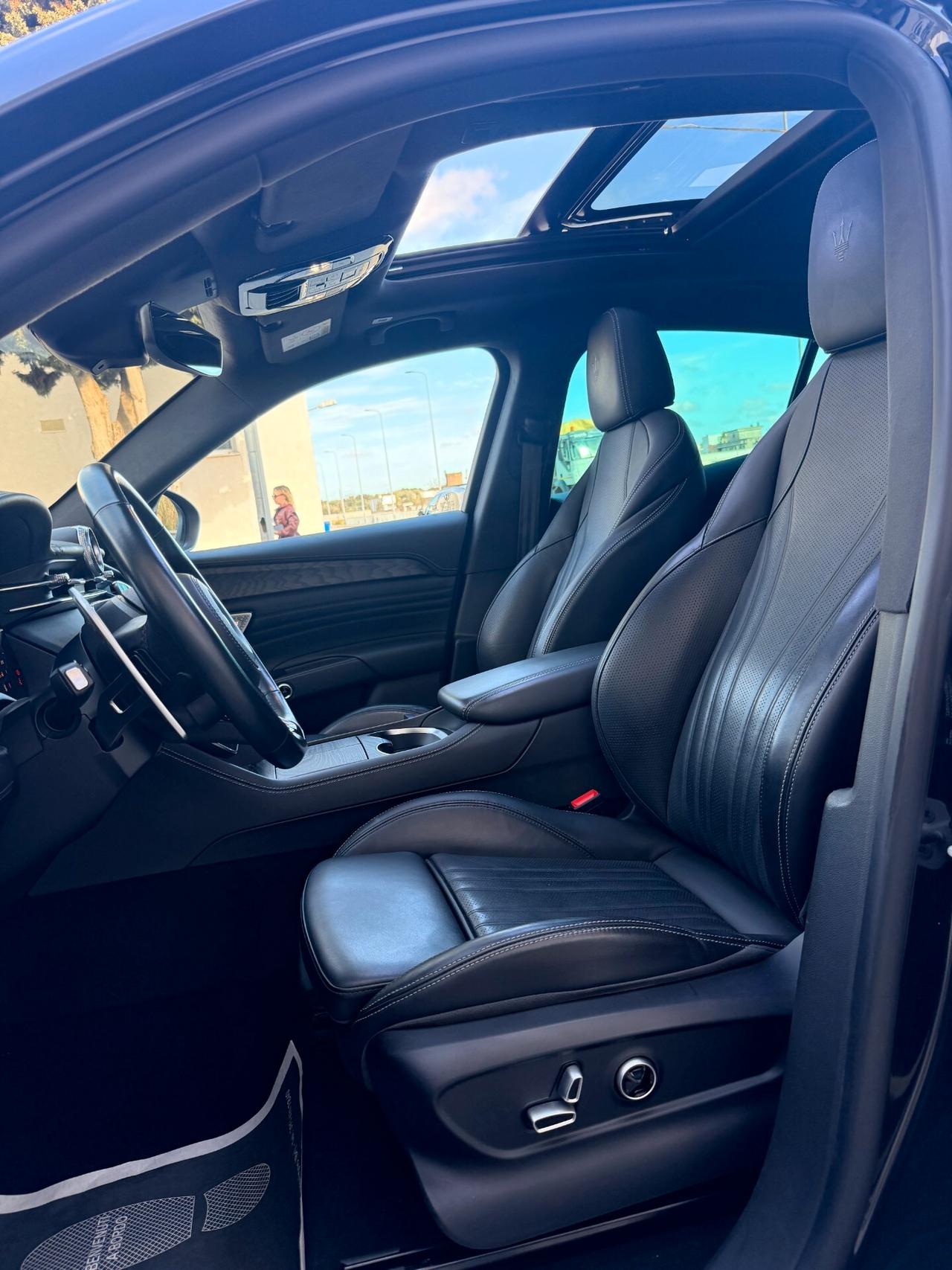 Maserati Grecale MHEV BENZINA/ELETTRICA 330 CV Modena TETTO APRIBILE,TELECAMERA 360,APPLE CARPLAY,NAVI