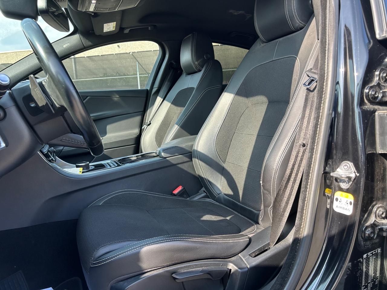 Jaguar XE 2.0 D AWD Turbo aut. R-SPORT