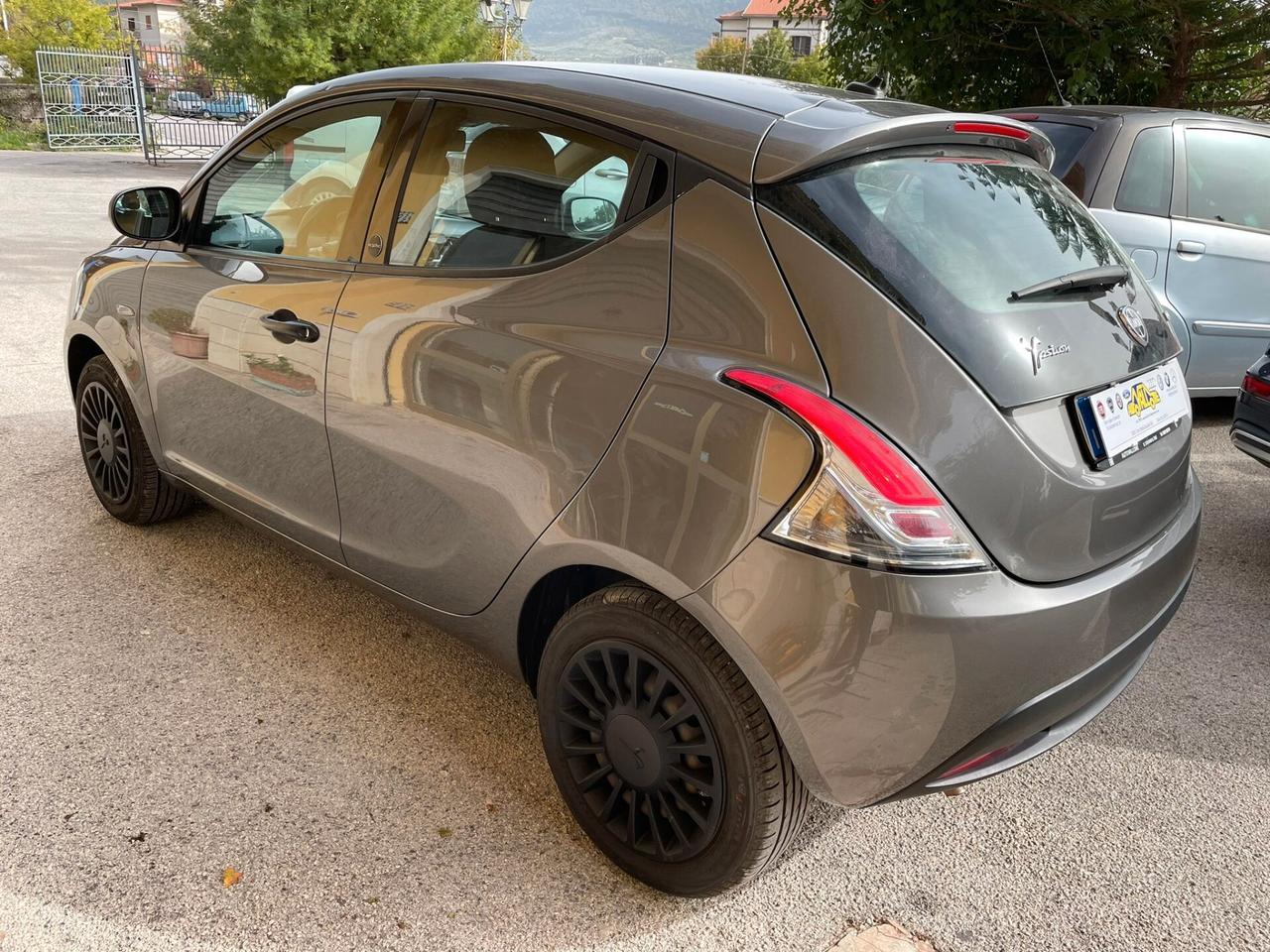 Lancia New Ypsilon 1.0 Hybrid Silver