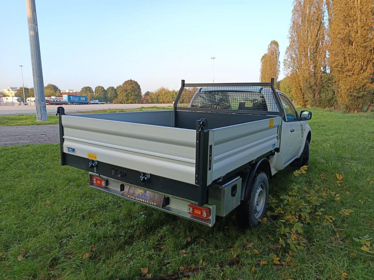 Mitsubishi L200 2.5 DI-D/136CV -2011 CON CASSONE RIBALTABILE