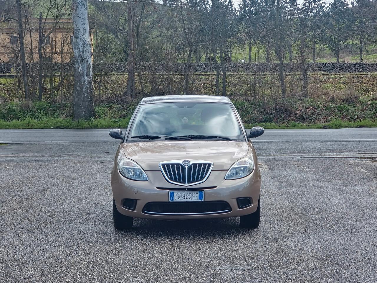 Lancia Ypsilon 1.2 Argento 60CV E5 Benzina Manuale NEO