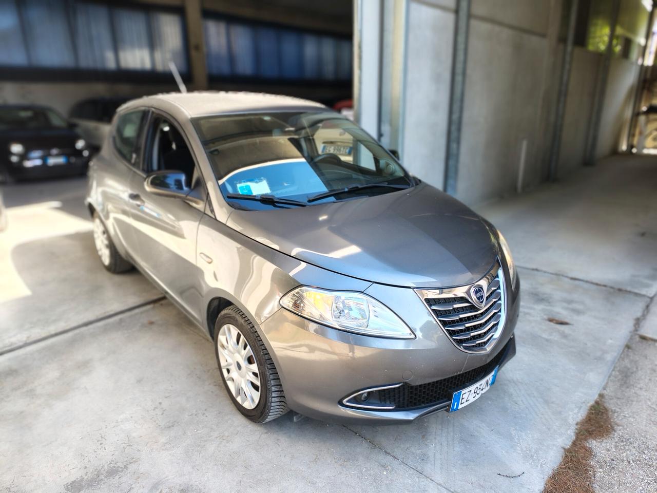 Lancia Ypsilon PLATINUM – Condizioni Eccellenti