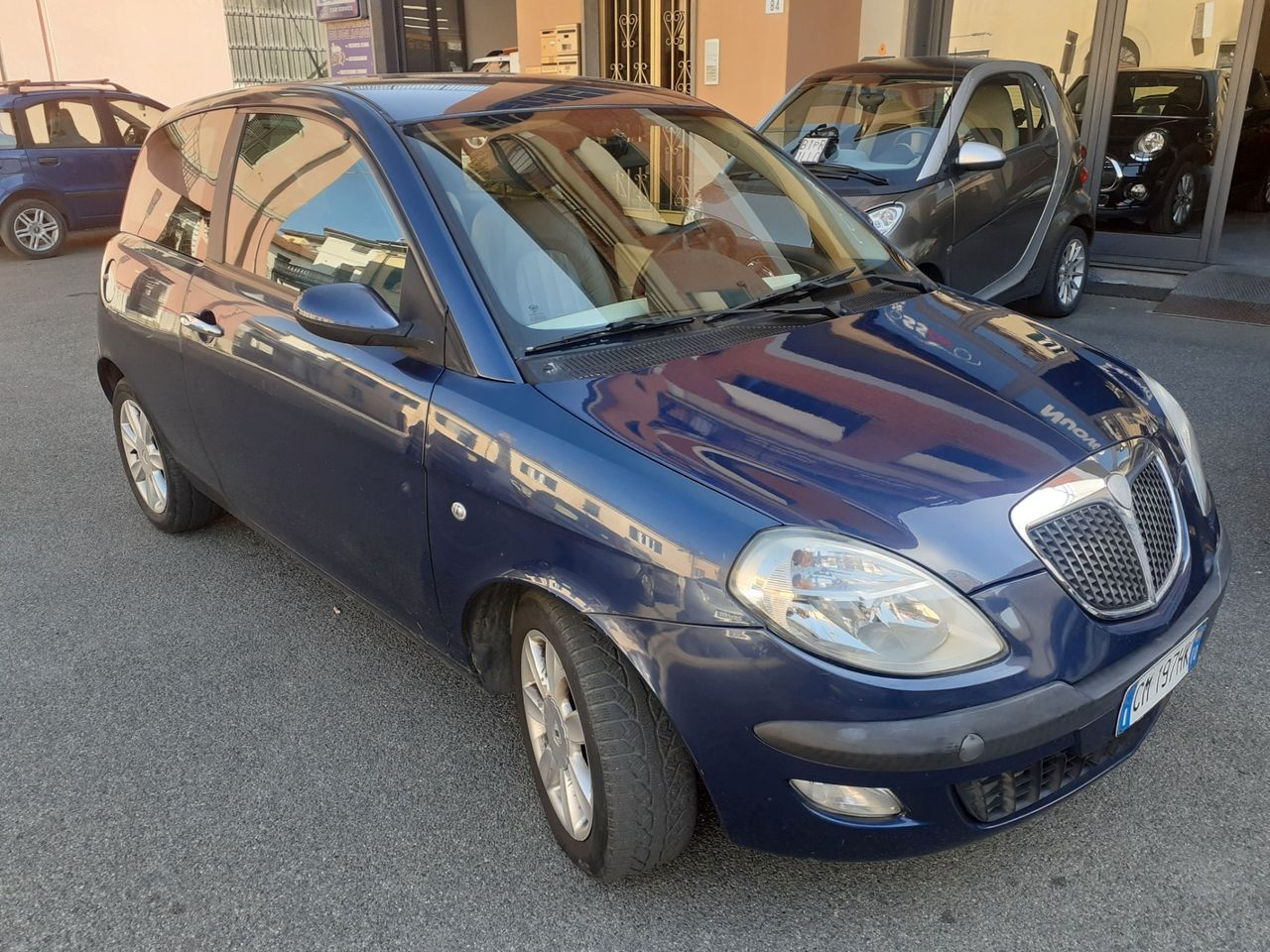 Lancia y interni in pelle