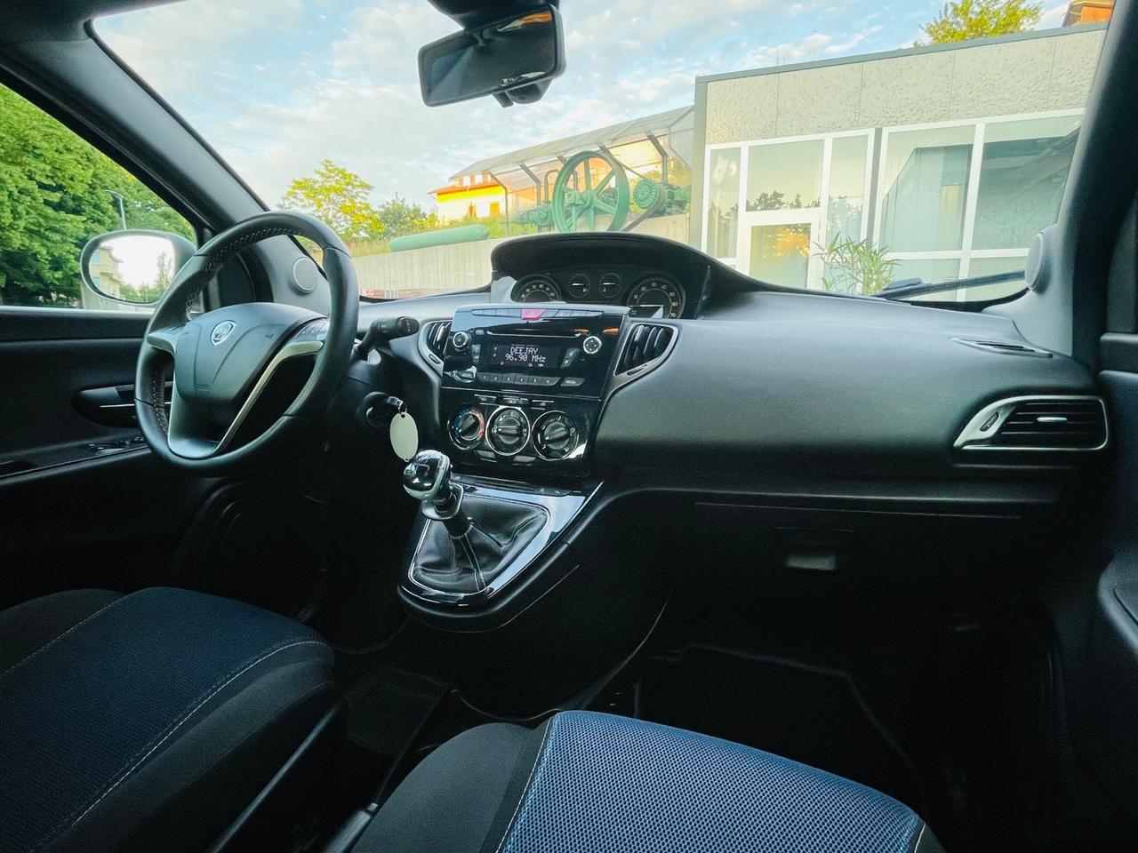 Lancia Ypsilon S 1.2 GPL momo design